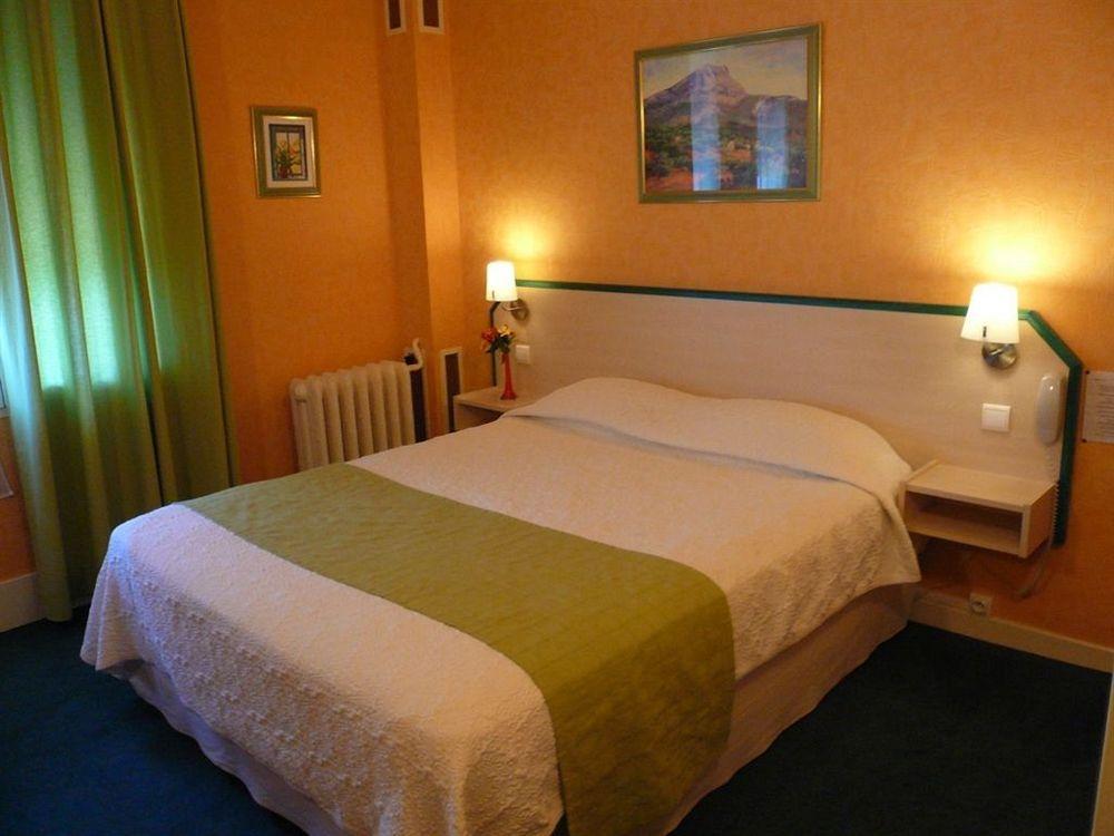 Hotel Terminus - Pizzeria Pizz'A Gogo - Salle De Sport - Face A La Gare Лон-ле-Соньє Екстер'єр фото