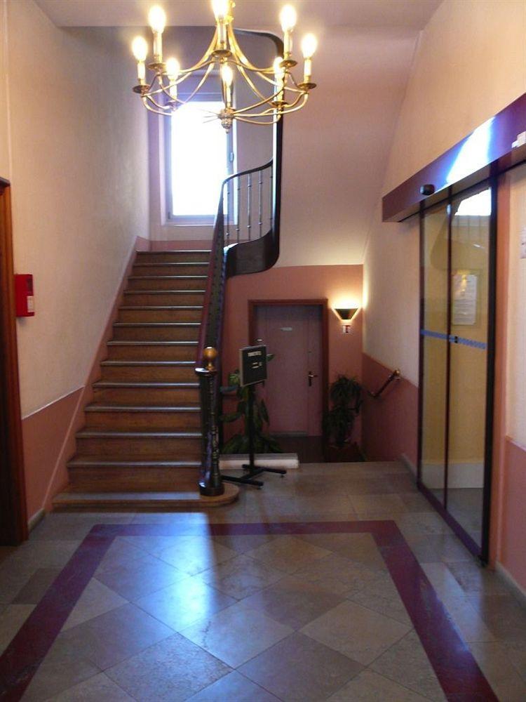 Hotel Terminus - Pizzeria Pizz'A Gogo - Salle De Sport - Face A La Gare Лон-ле-Соньє Екстер'єр фото