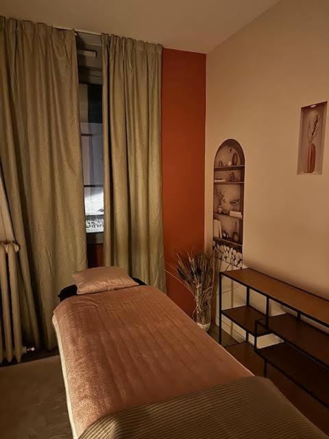 Hotel Terminus - Pizzeria Pizz'A Gogo - Salle De Sport - Face A La Gare Лон-ле-Соньє Екстер'єр фото