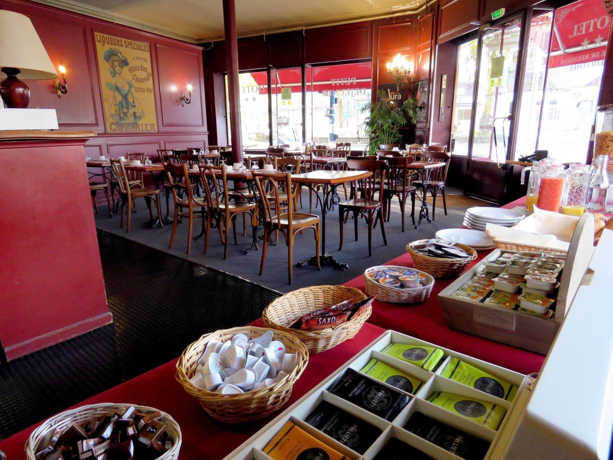 Hotel Terminus - Pizzeria Pizz'A Gogo - Salle De Sport - Face A La Gare Лон-ле-Соньє Екстер'єр фото
