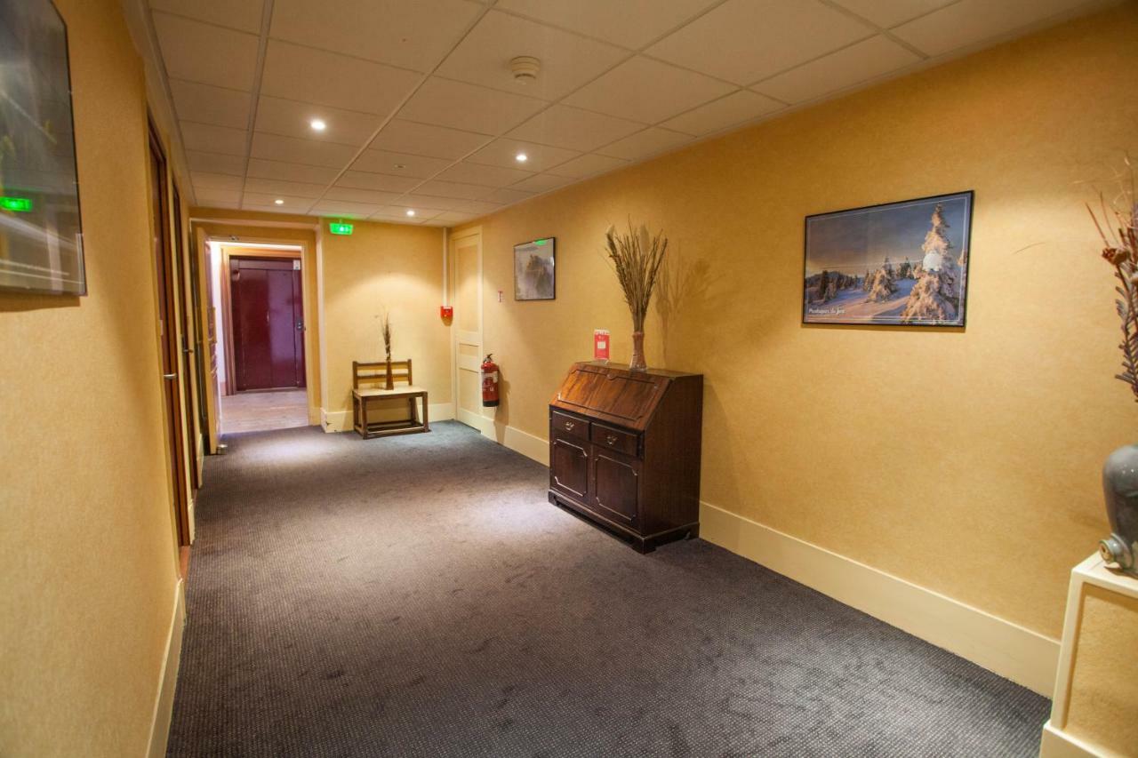Hotel Terminus - Pizzeria Pizz'A Gogo - Salle De Sport - Face A La Gare Лон-ле-Соньє Екстер'єр фото